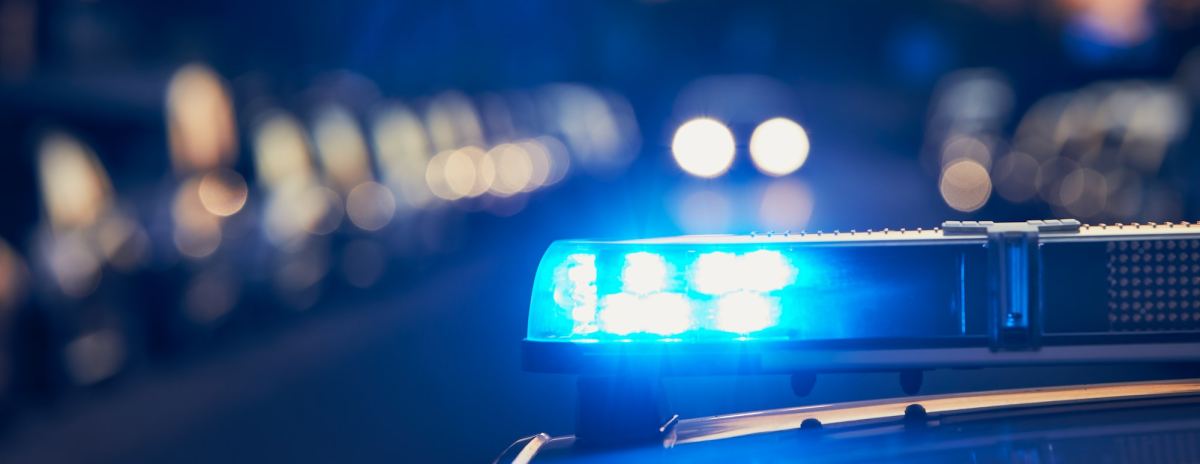 siren light on roof of police car