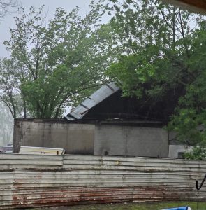 roof off garage carterville mo 5 19 25